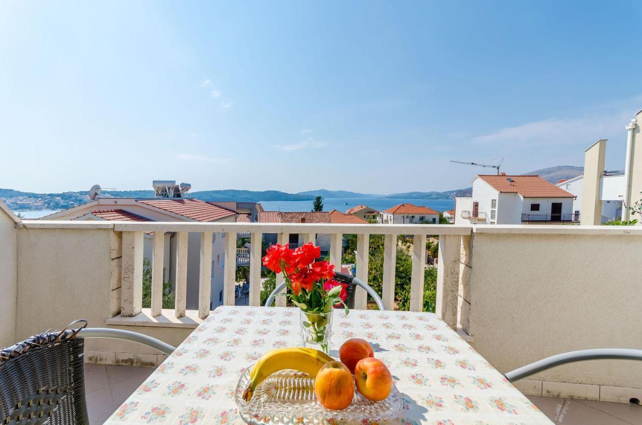 Apartments Tily Trogir Exteriör bild