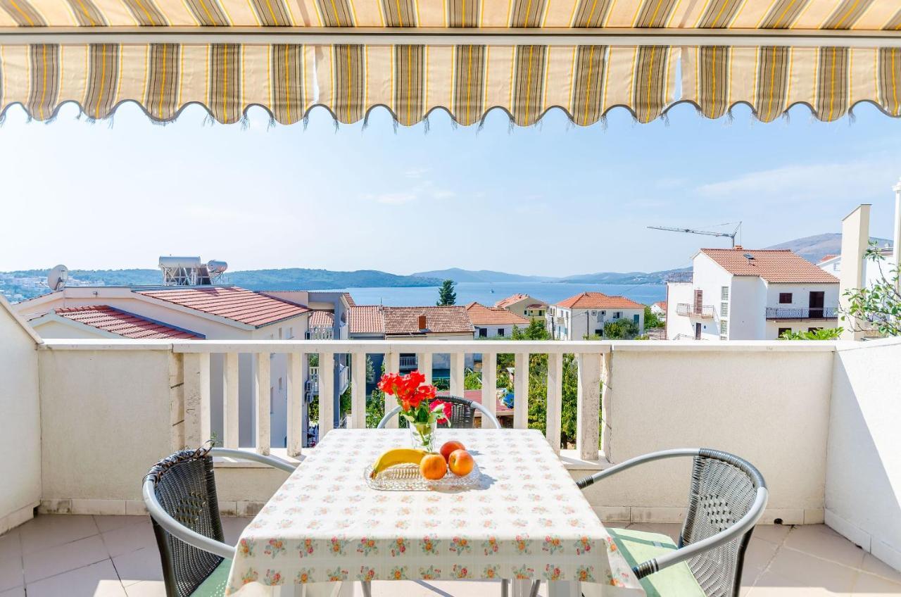 Apartments Tily Trogir Exteriör bild