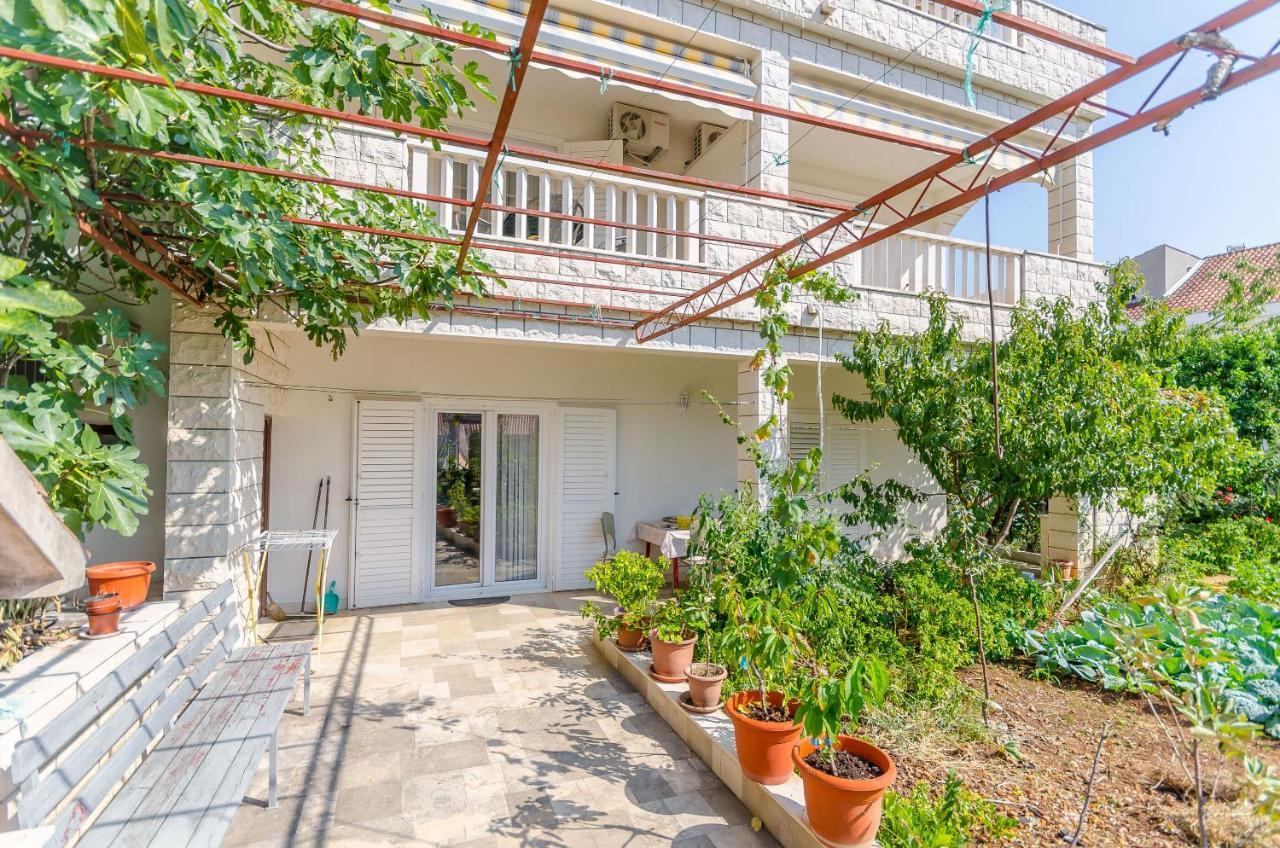 Apartments Tily Trogir Exteriör bild