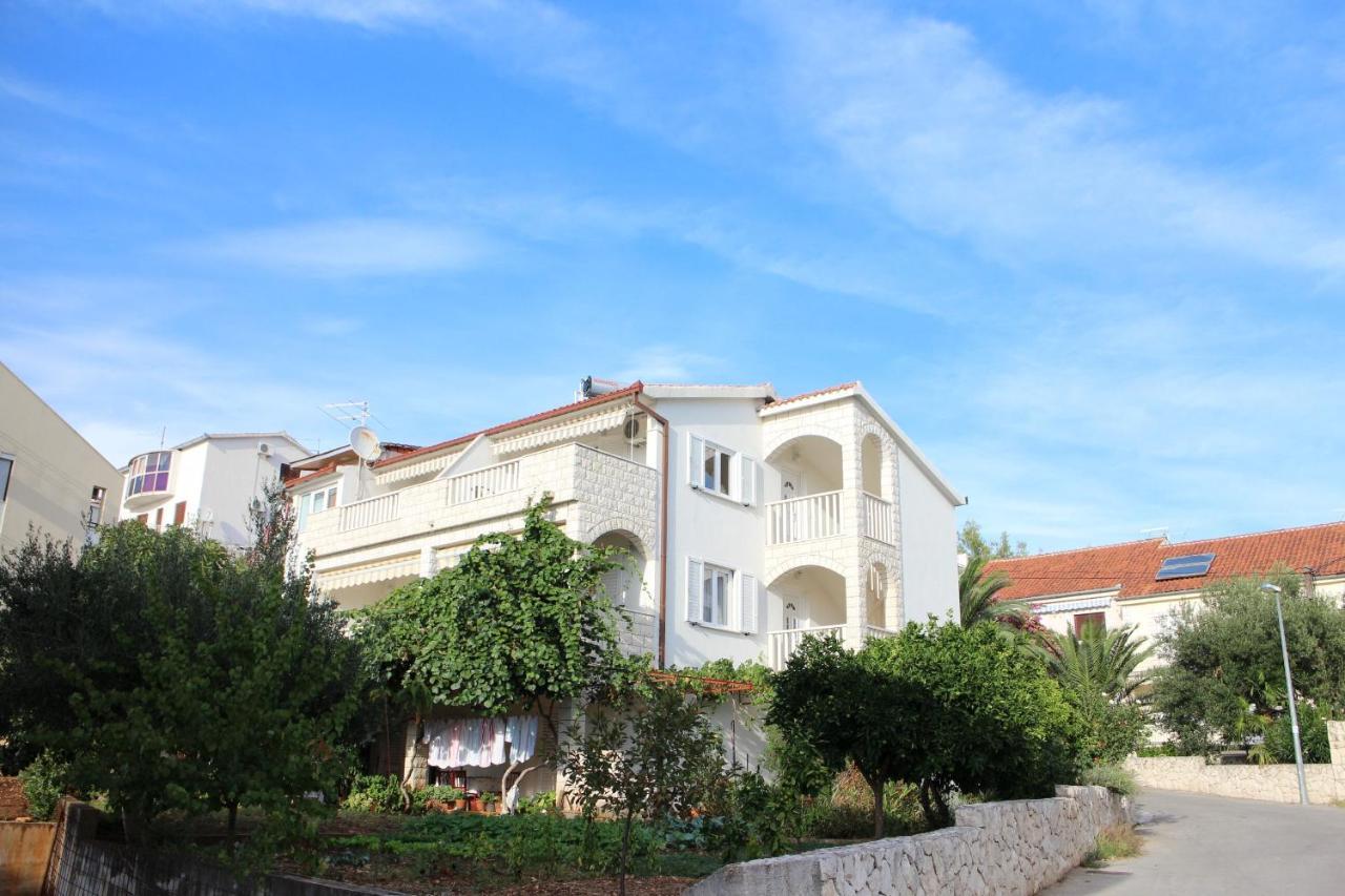 Apartments Tily Trogir Exteriör bild